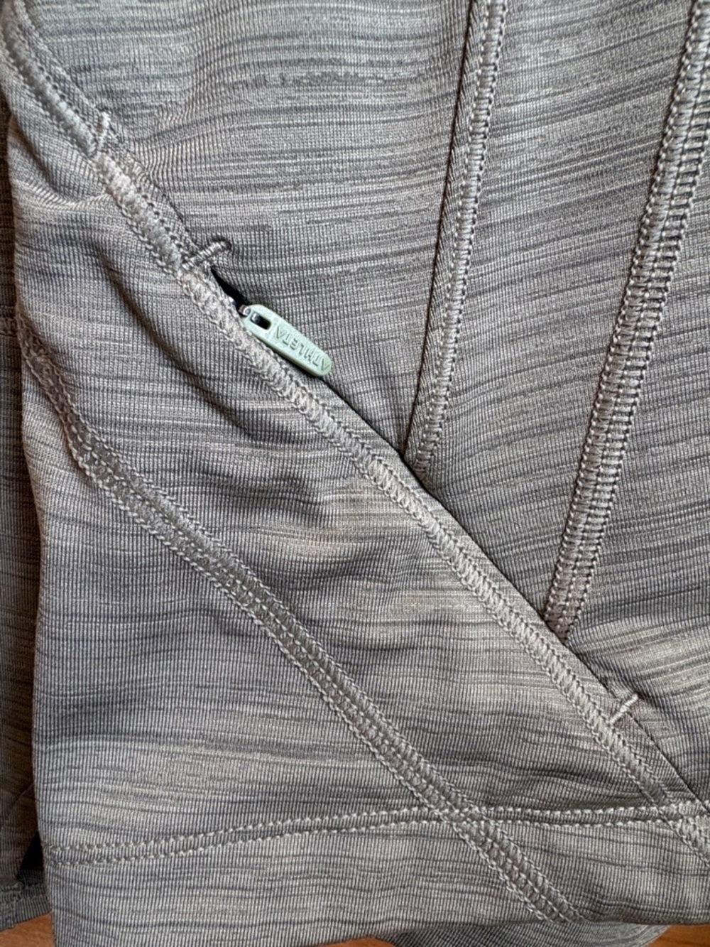 Athleta Pacifica Illume 1/4 Zip XL Olive Green Lightweight Layer Outdoor Yoga - Picture 7 of 7